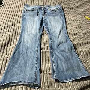 AEO || (12) Blue Regular Stretch Kick Boot Denim Jeans